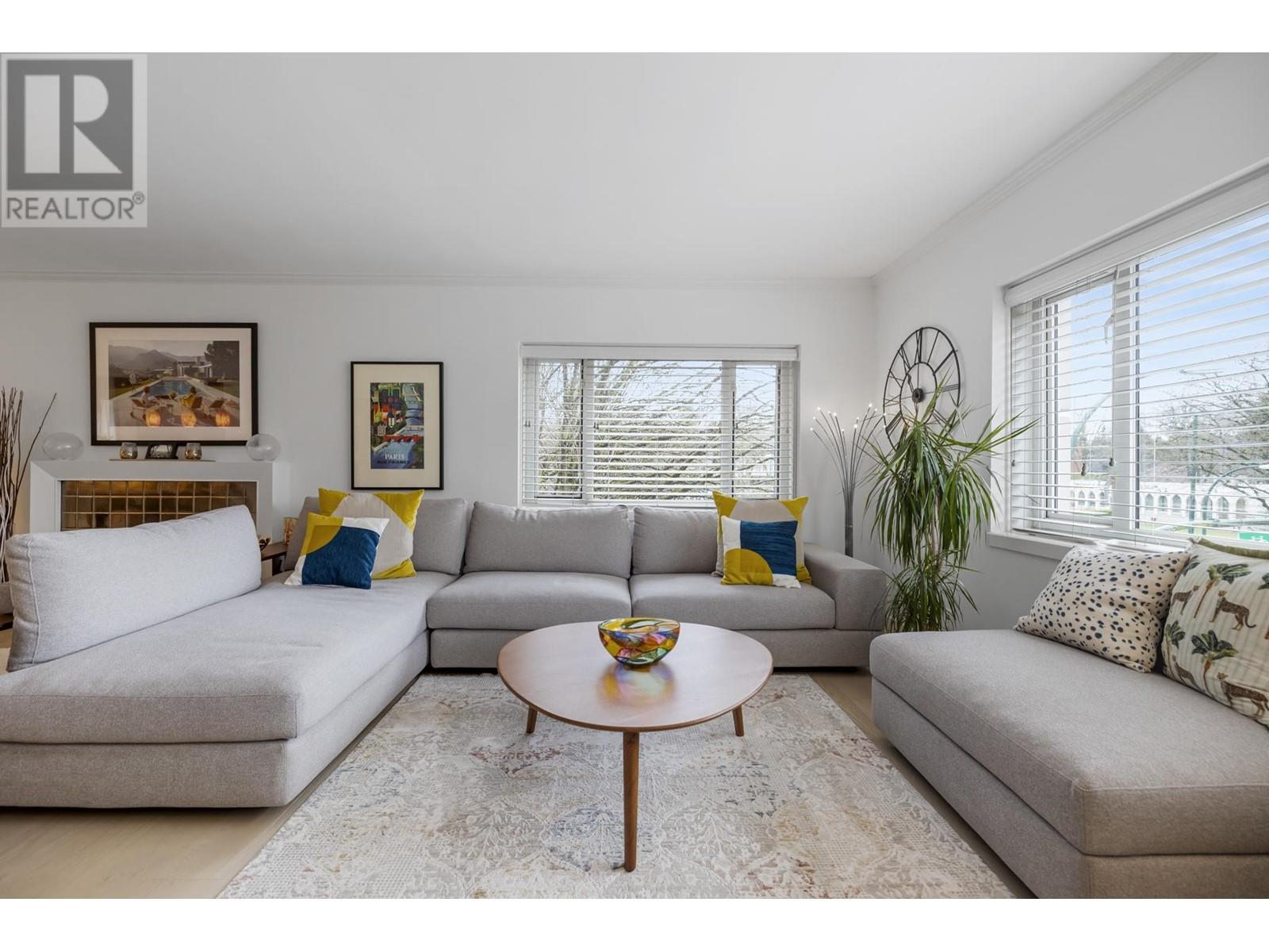 201 1595 W 14 Avenue, Vancouver, British Columbia  V6J 2J1 - Photo 1 - R2985400