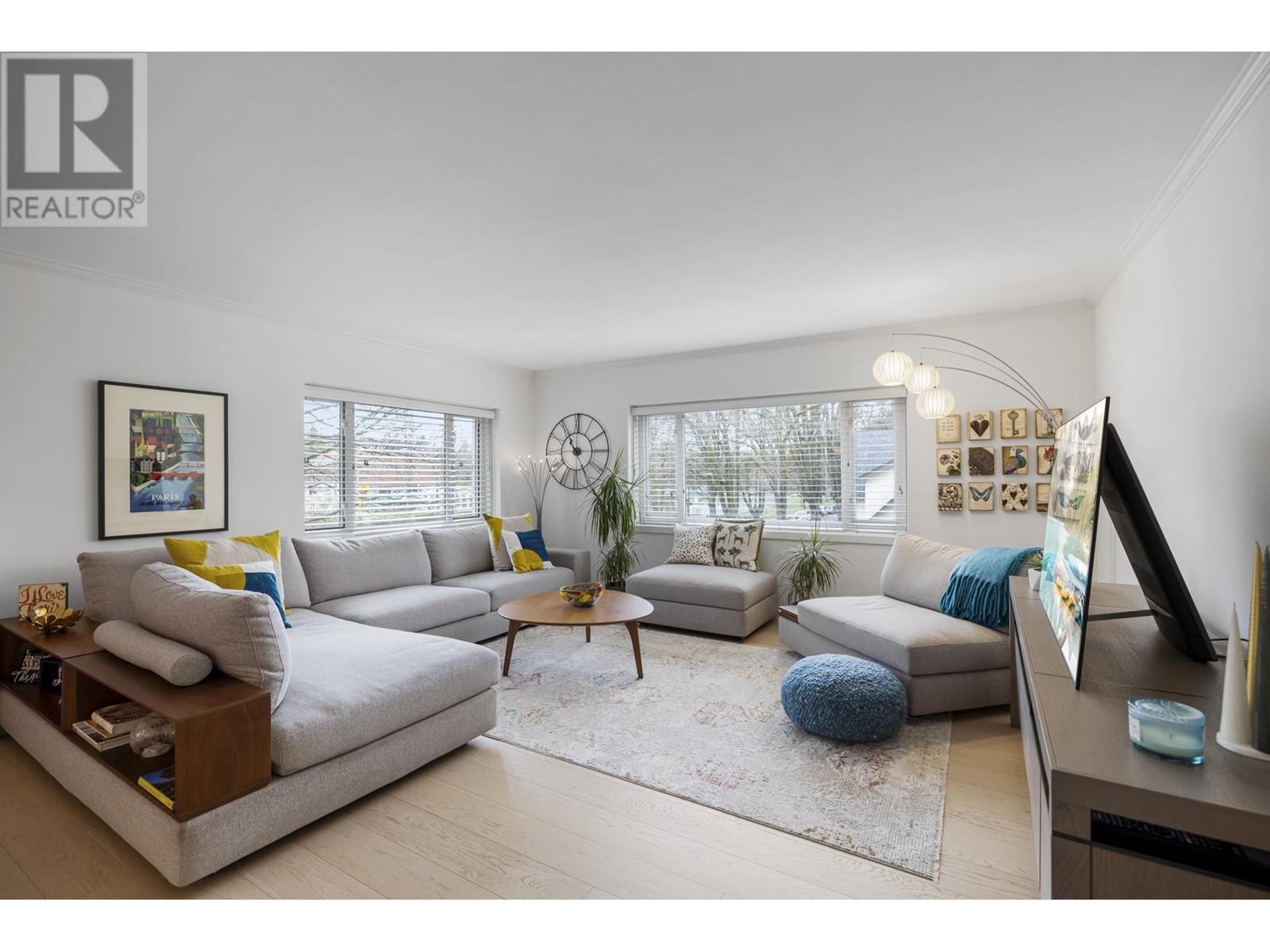 201 1595 W 14 Avenue, Vancouver, British Columbia  V6J 2J1 - Photo 2 - R2985400