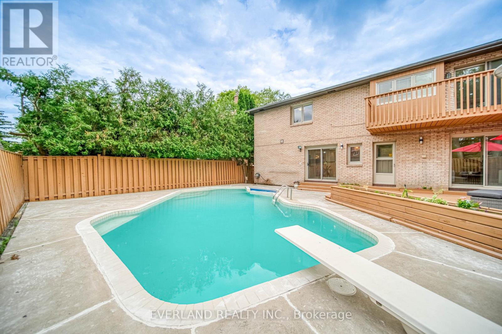 Property at 8 ELLIOTWOOD COURT image 3