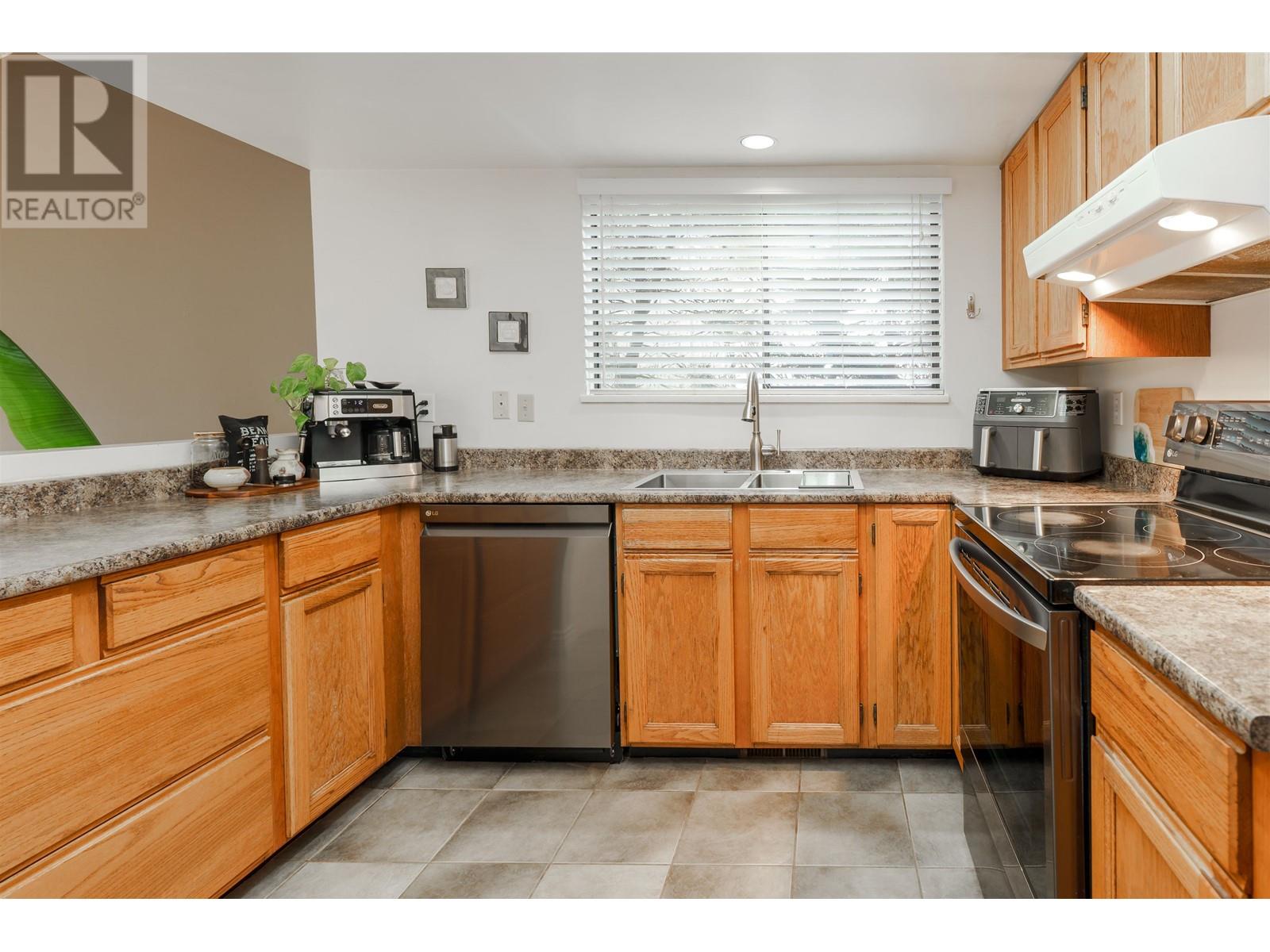 1261 Lansdowne Drive, Coquitlam, British Columbia  V3E 1S6 - Photo 9 - R2984608