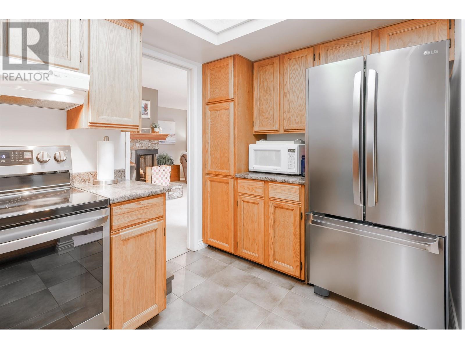 1261 Lansdowne Drive, Coquitlam, British Columbia  V3E 1S6 - Photo 11 - R2984608