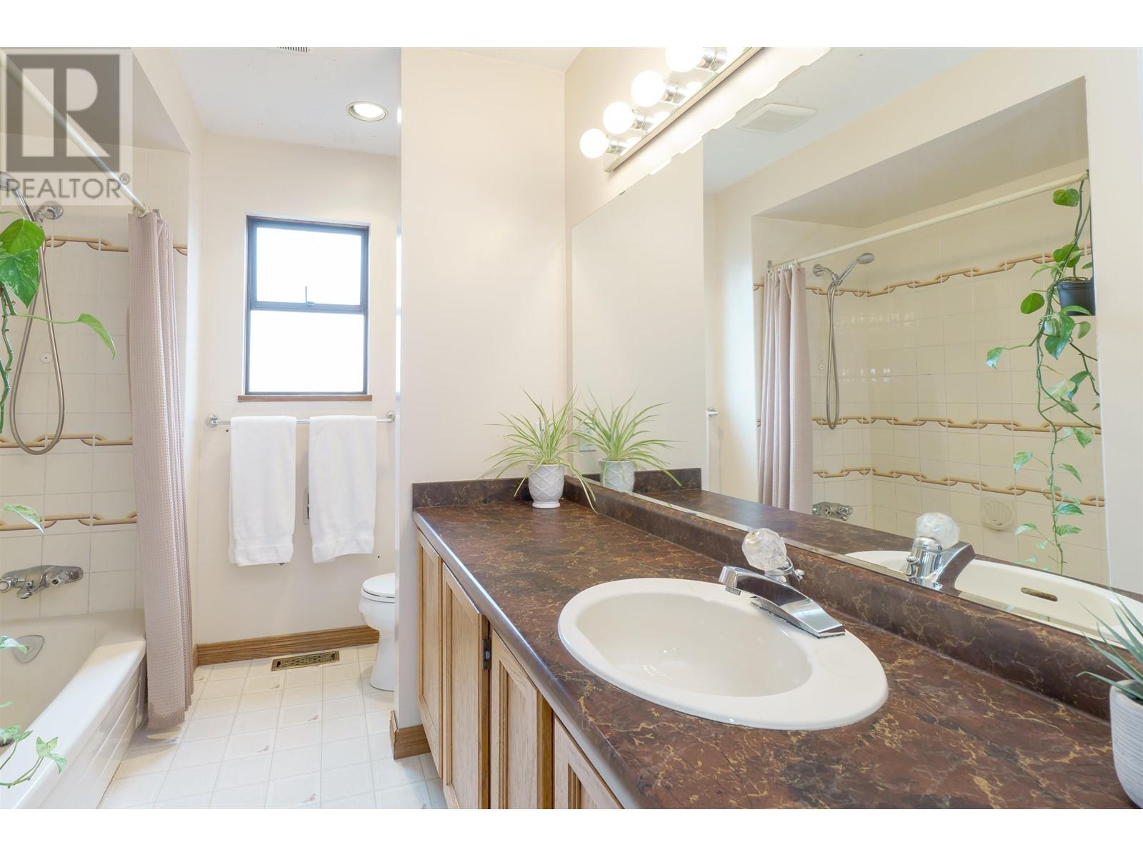 1261 Lansdowne Drive, Coquitlam, British Columbia  V3E 1S6 - Photo 21 - R2984608