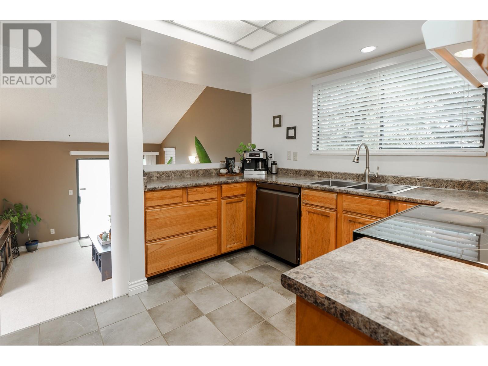 1261 Lansdowne Drive, Coquitlam, British Columbia  V3E 1S6 - Photo 8 - R2984608