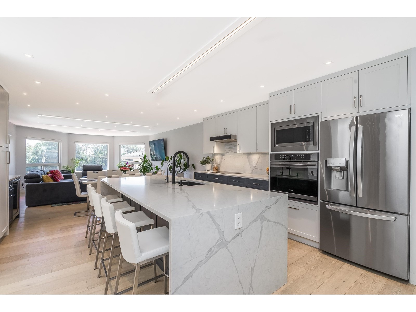 Property at 16055 8 AVENUE image 2