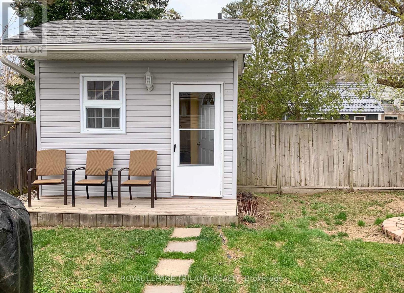 23 Queens Avenue, Lambton Shores, Ontario  N0M 1T0 - Photo 16 - X12057975
