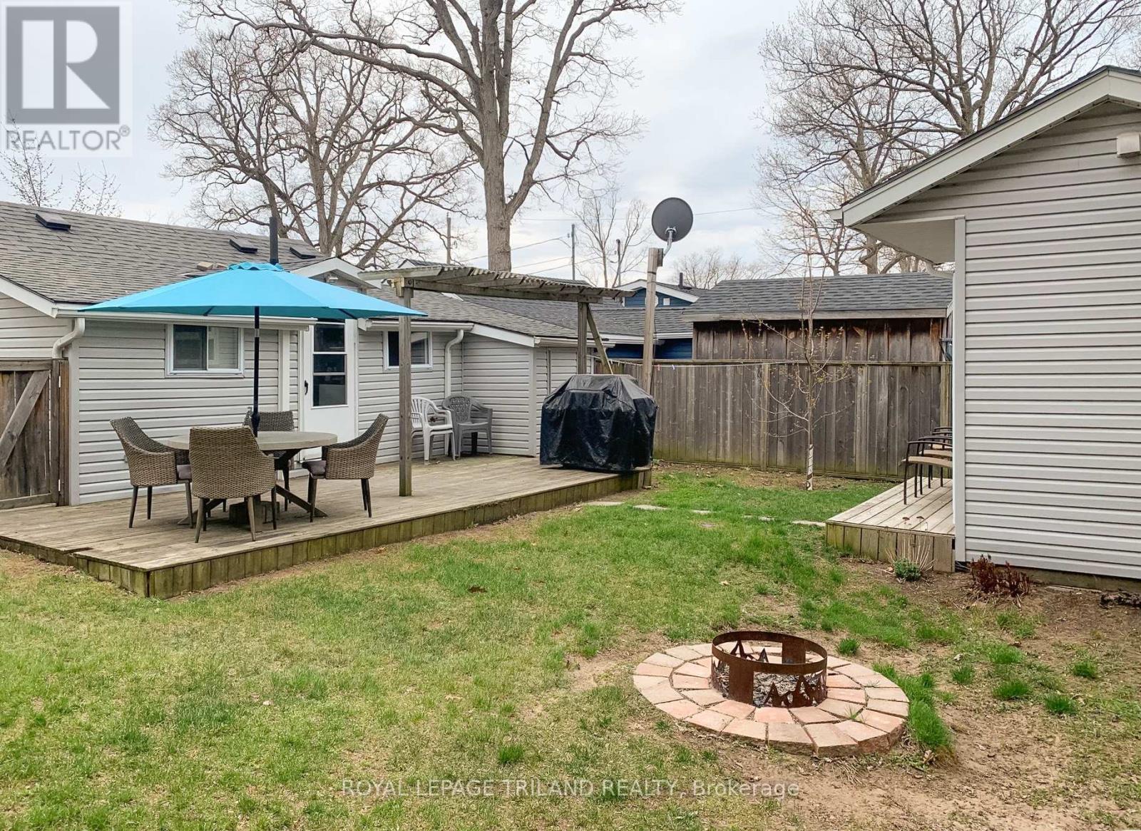 23 Queens Avenue, Lambton Shores, Ontario  N0M 1T0 - Photo 17 - X12057975