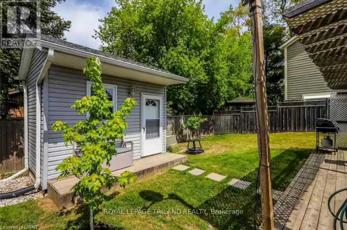 23 Queens Avenue, Lambton Shores, Ontario  N0M 1T0 - Photo 24 - X12057975