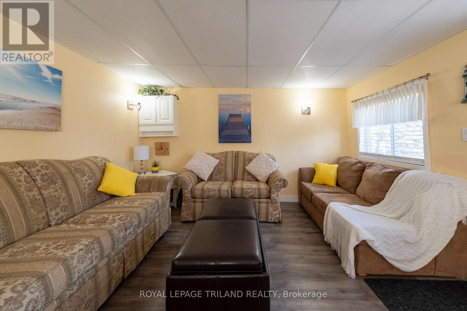 23 Queens Avenue, Lambton Shores, Ontario  N0M 1T0 - Photo 8 - X12057975