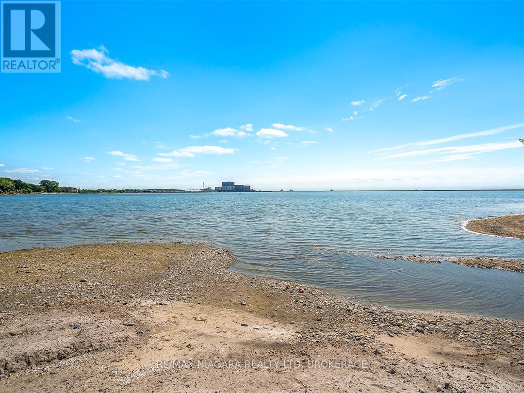 Property at 25 LAKESHORE ROAD W image 4