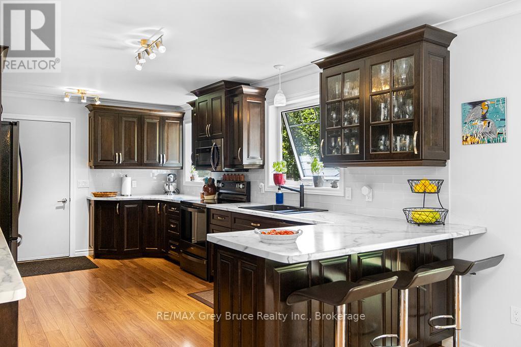 699 20th Street W, Owen Sound, Ontario  N4K 4E1 - Photo 11 - X12057969