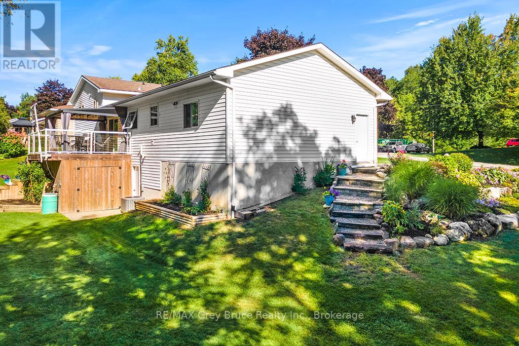 699 20th Street W, Owen Sound, Ontario  N4K 4E1 - Photo 2 - X12057969