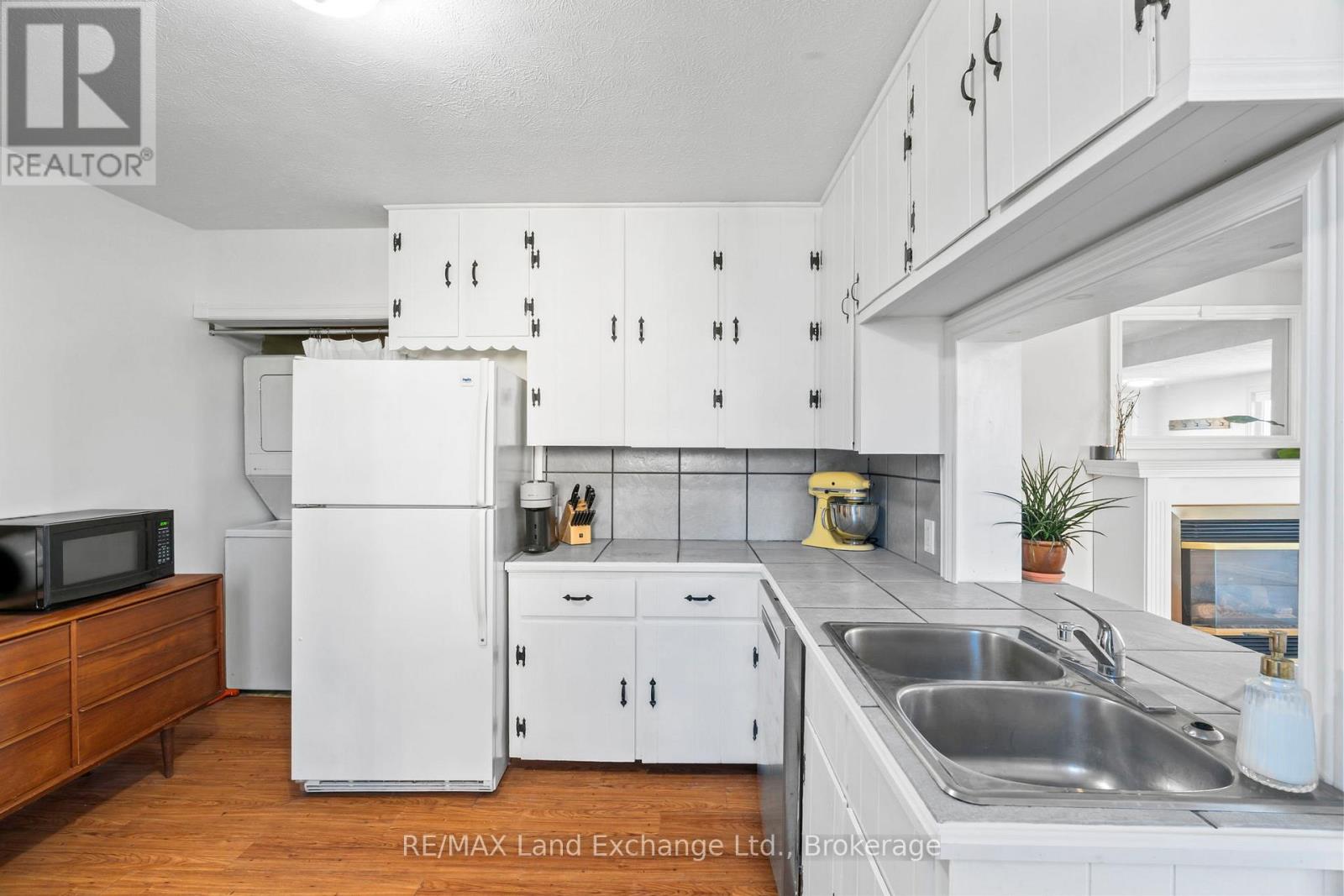 769 Elgin Street, Saugeen Shores, Ontario  N0H 2C4 - Photo 12 - X12057985