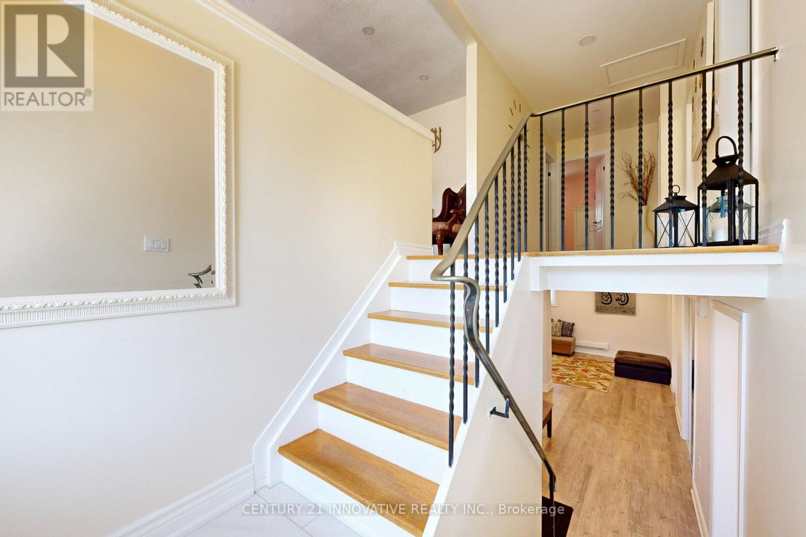 Property at 889 CARNABY CRESCENT image 4