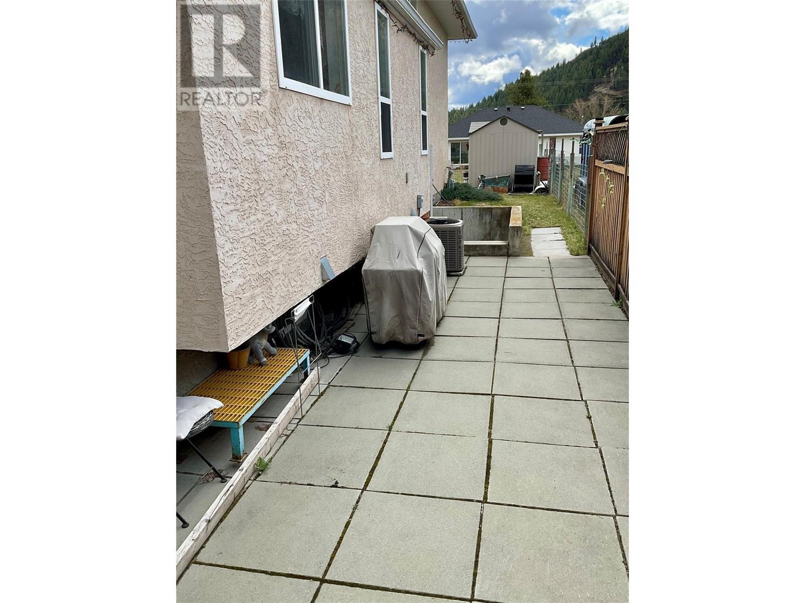 681 Dawson Street, Midway, British Columbia  V0H 1M0 - Photo 15 - 10334355