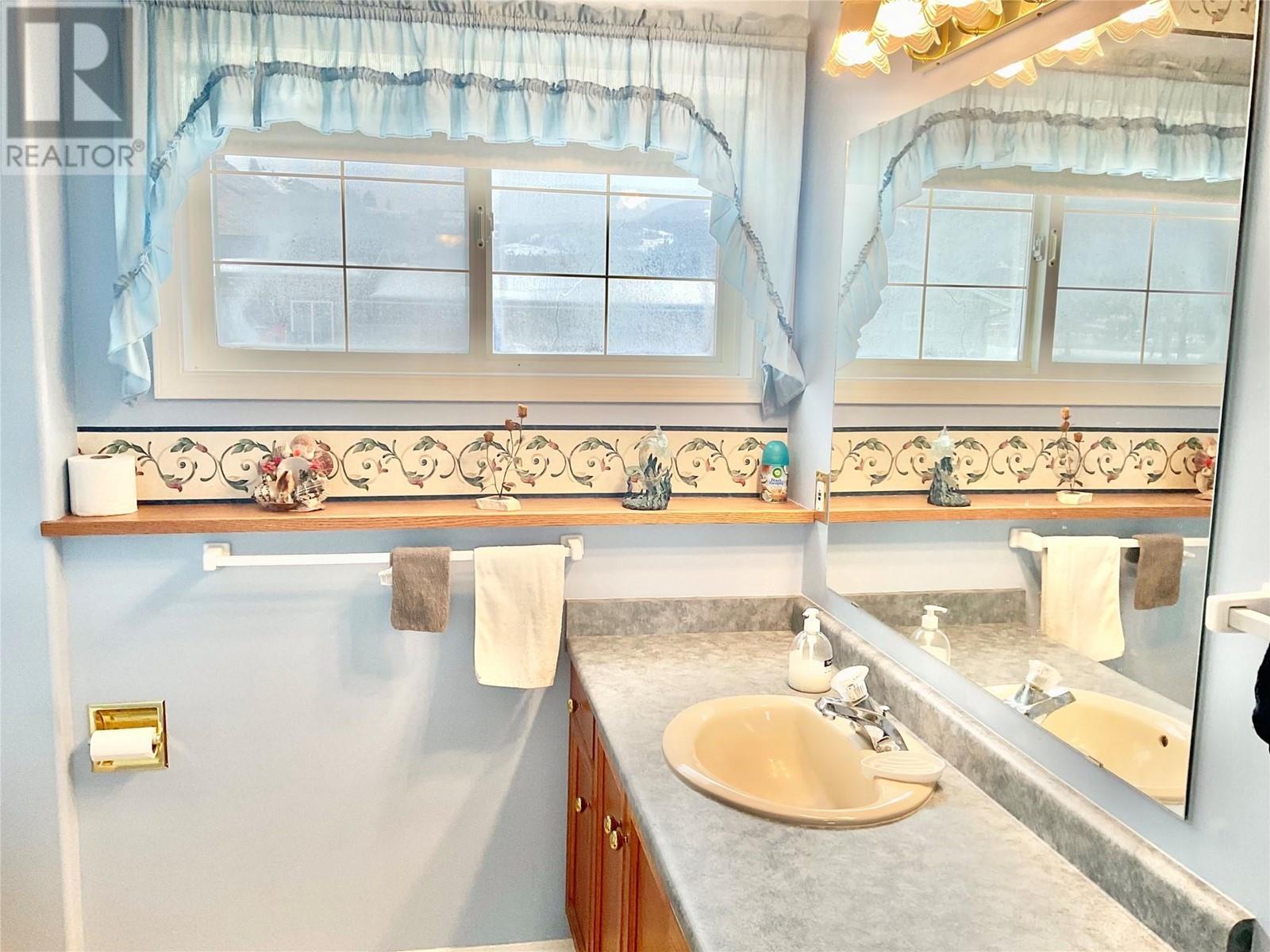 681 Dawson Street, Midway, British Columbia  V0H 1M0 - Photo 49 - 10334355