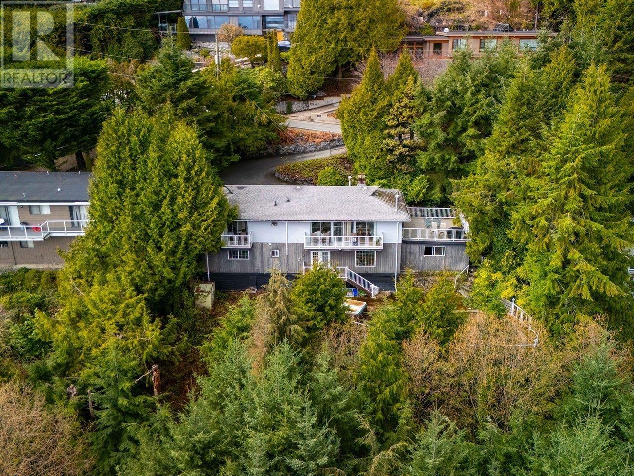 530 St. Andrews Road, West Vancouver, British Columbia  V7S 1V2 - Photo 2 - R2985033