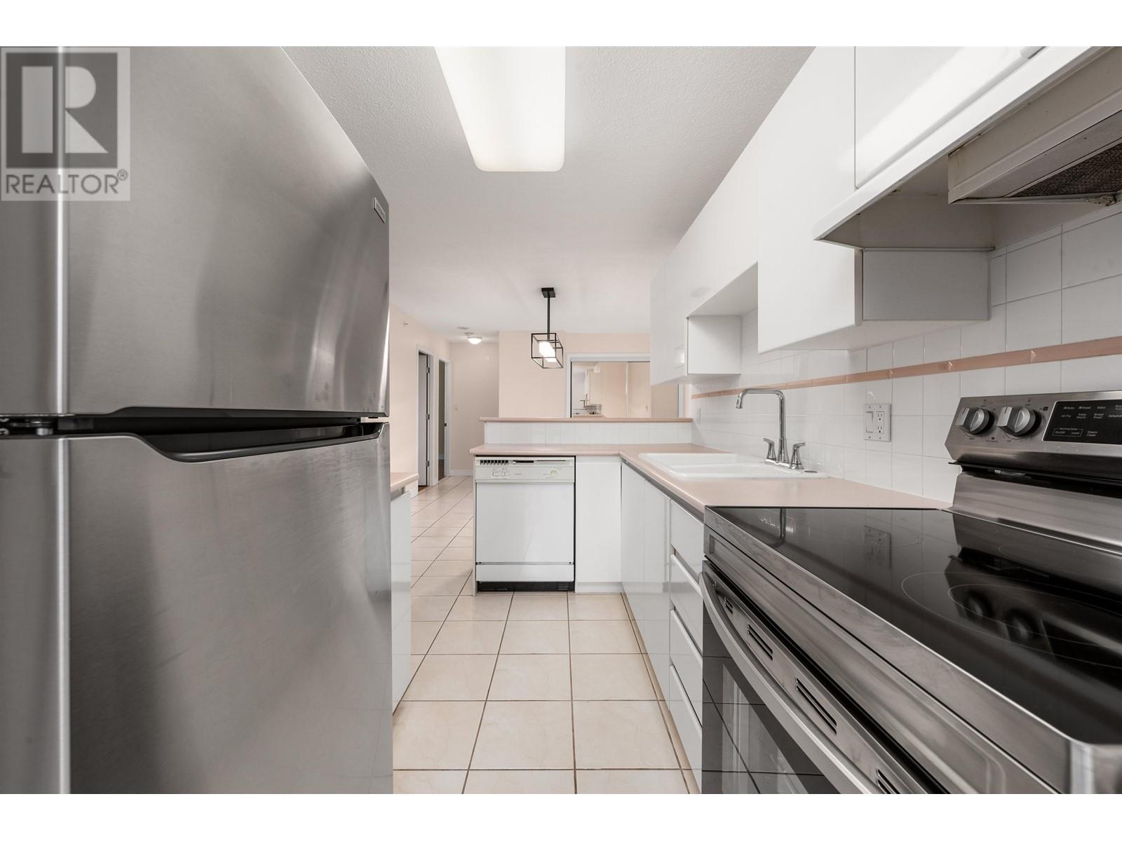 306 6622 Southoaks Crescent, Burnaby, British Columbia  V5E 4K2 - Photo 2 - R2985097