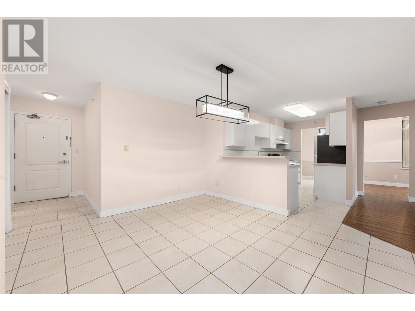 306 6622 Southoaks Crescent, Burnaby, British Columbia  V5E 4K2 - Photo 5 - R2985097