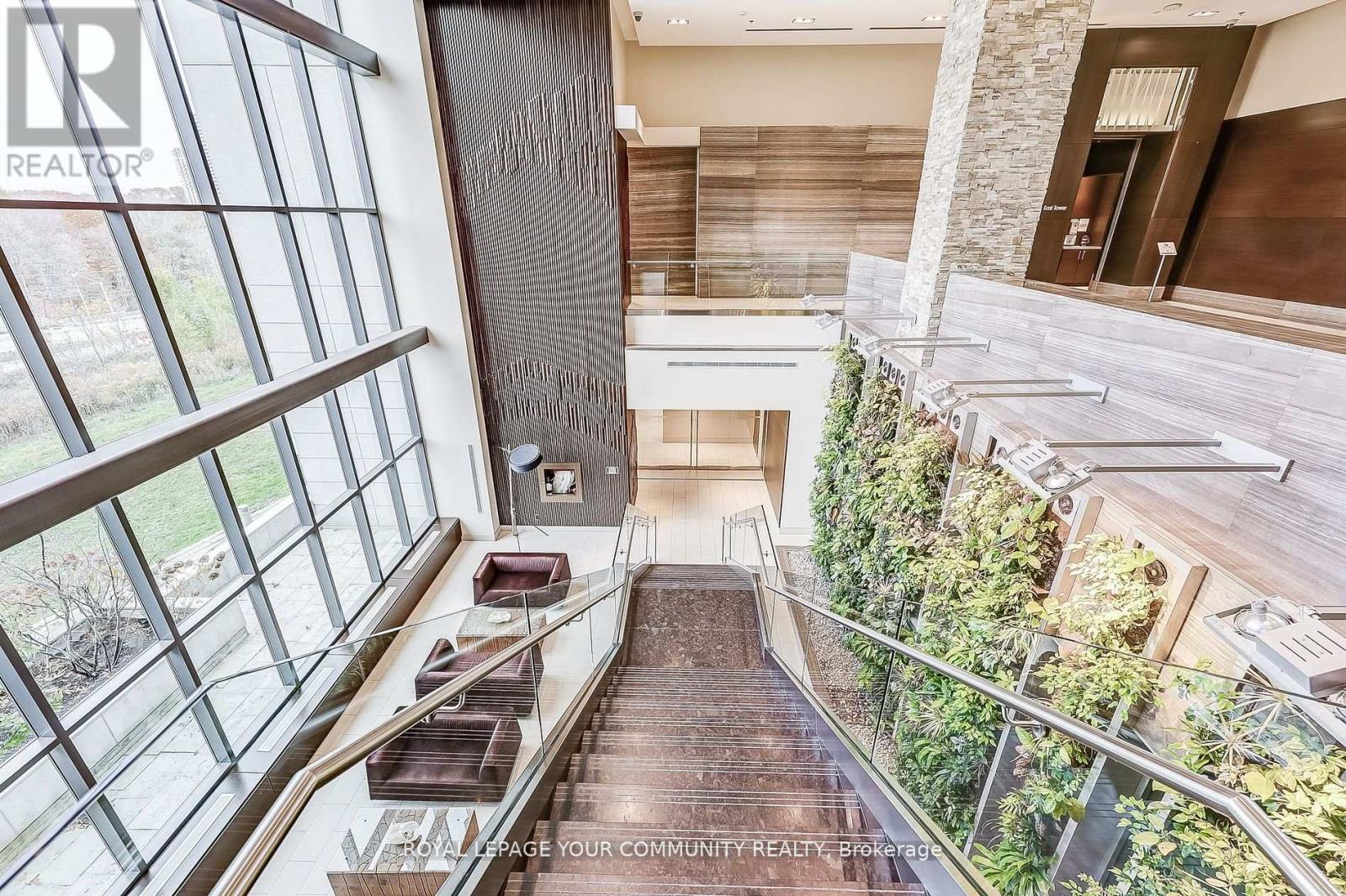 Property at 807 - 35 BRIAN PECK CRESCENT image 3