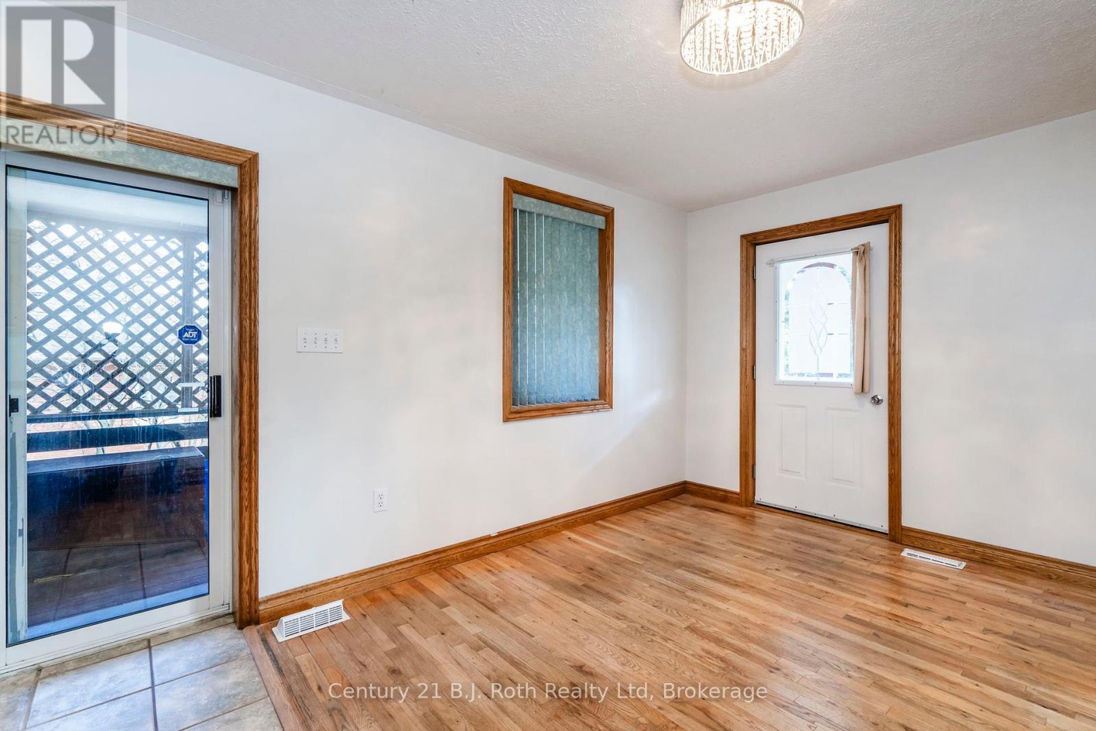 326 Lafontaine Road W, Tiny, Ontario  L9M 0H1 - Photo 5 - S12058010