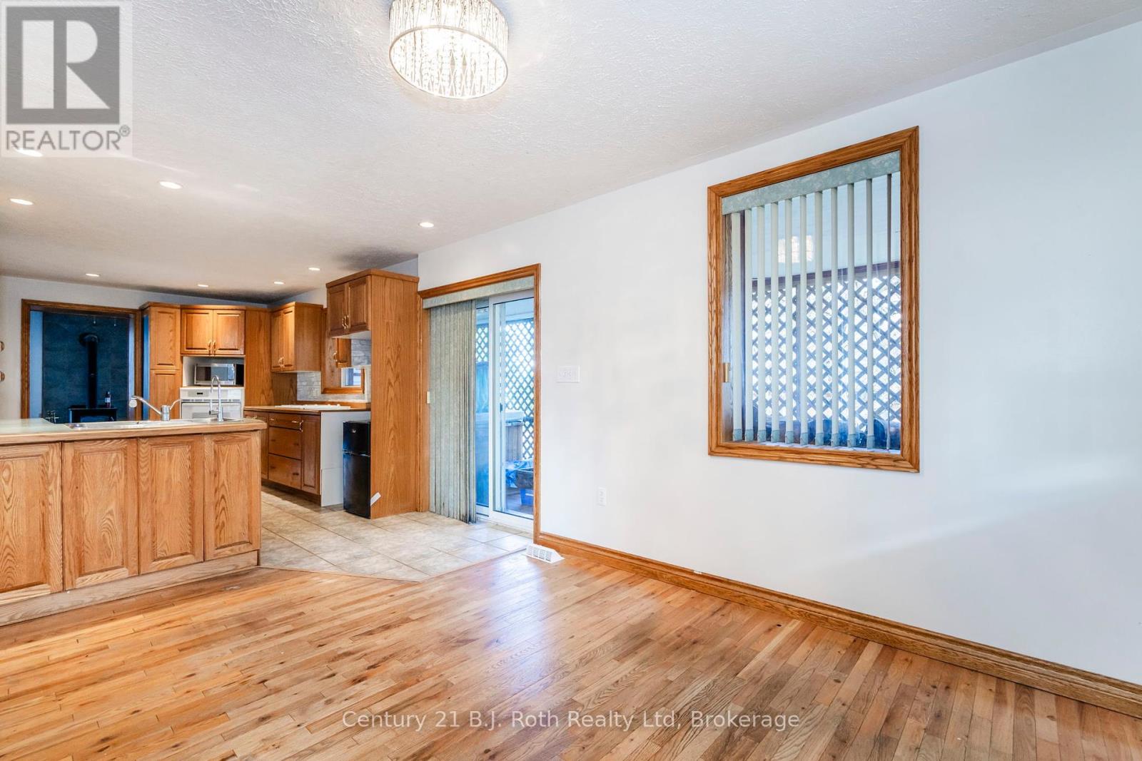 326 Lafontaine Road W, Tiny, Ontario  L9M 0H1 - Photo 6 - S12058010