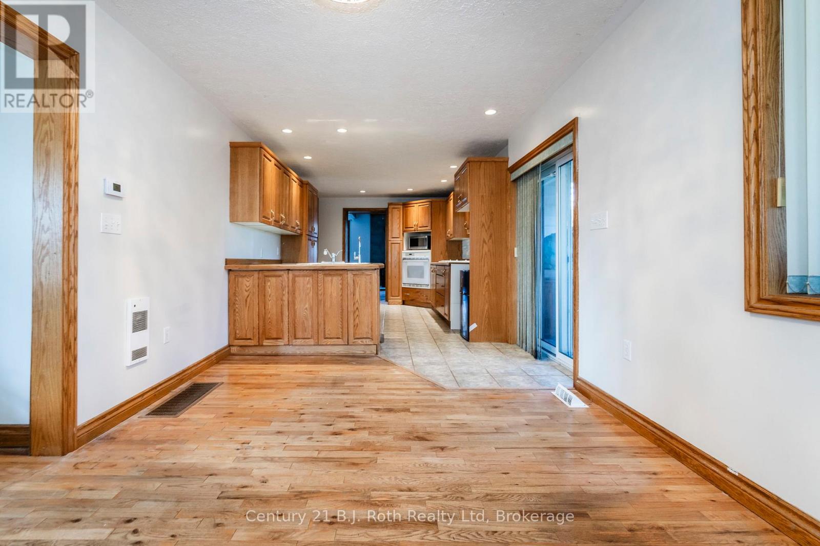326 Lafontaine Road W, Tiny, Ontario  L9M 0H1 - Photo 7 - S12058010