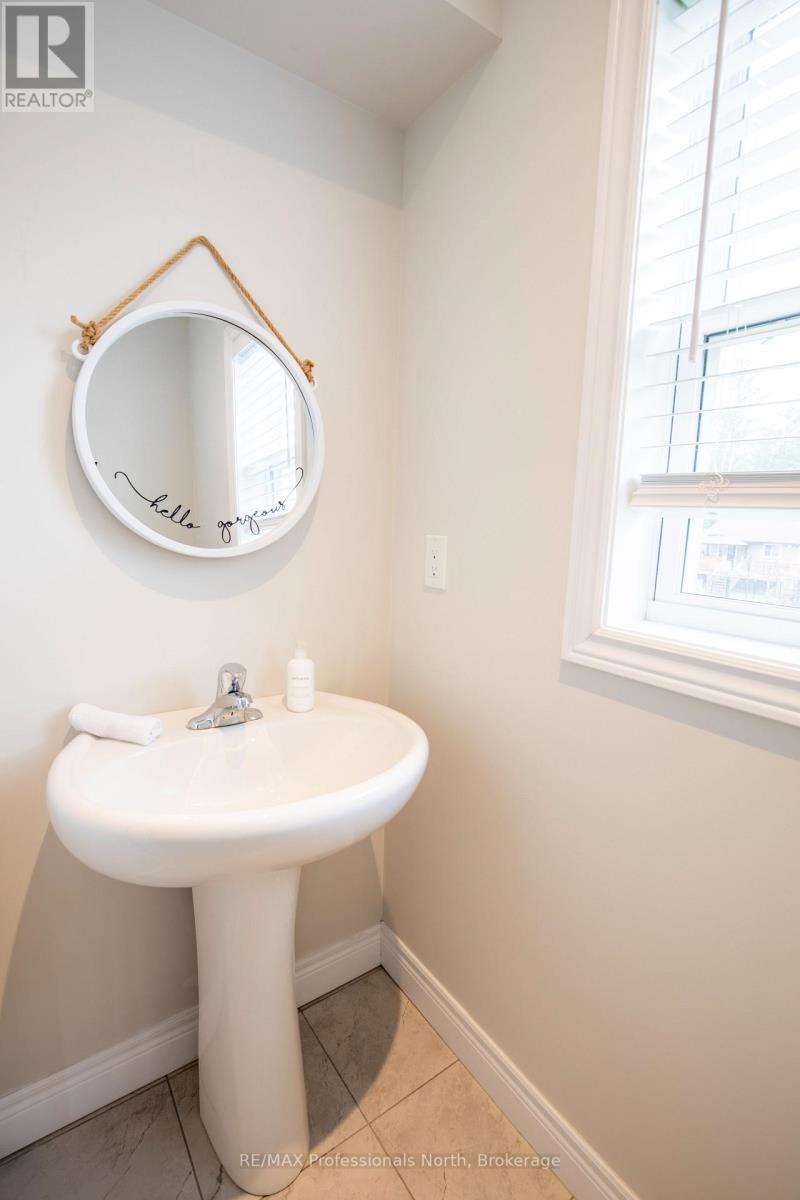 40 Nicole Park Place, Bracebridge (Macaulay), Ontario  P1L 0C8 - Photo 10 - X12058041