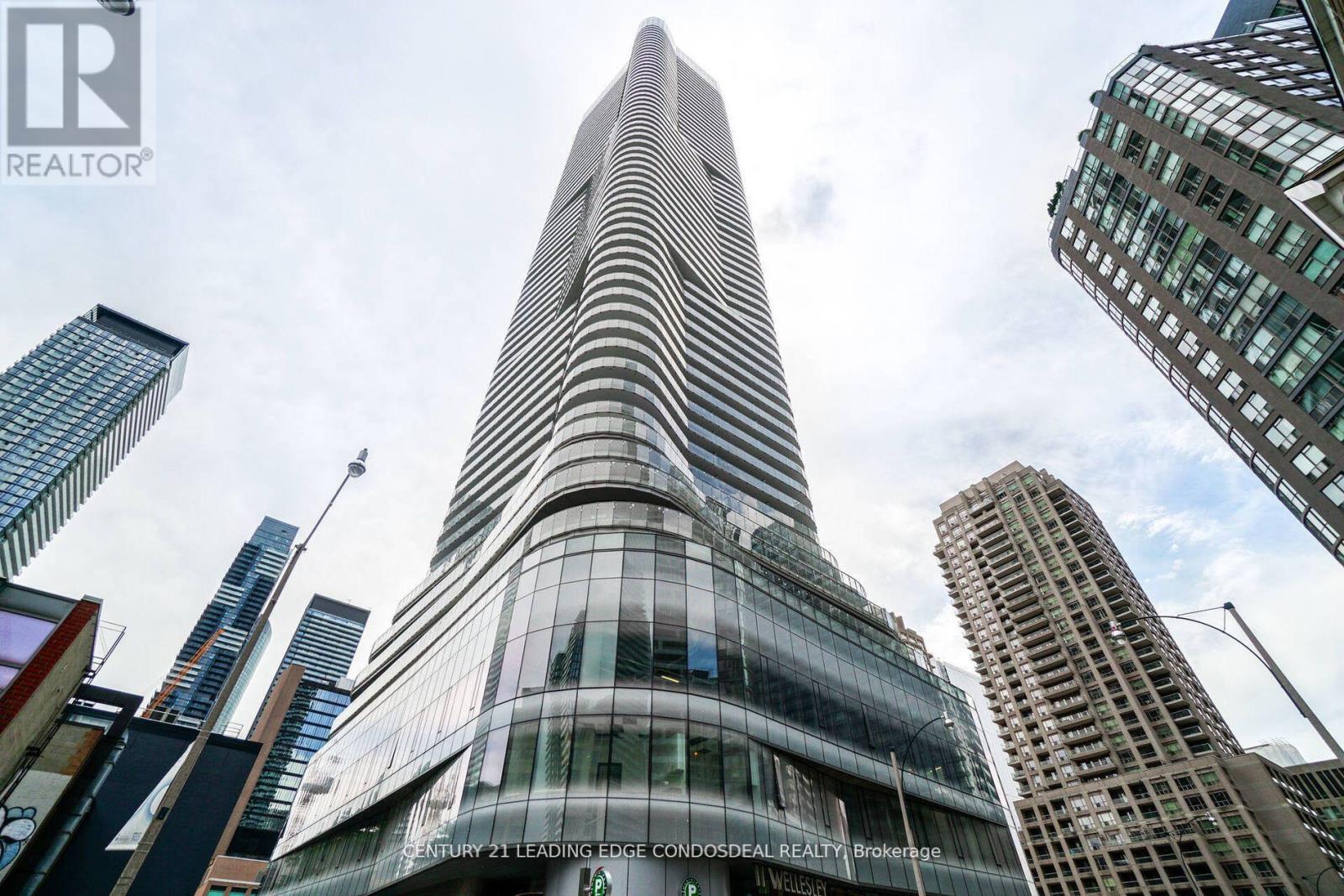 3710 - 11 WELLESLEY STREET W, Toronto, Ontario
