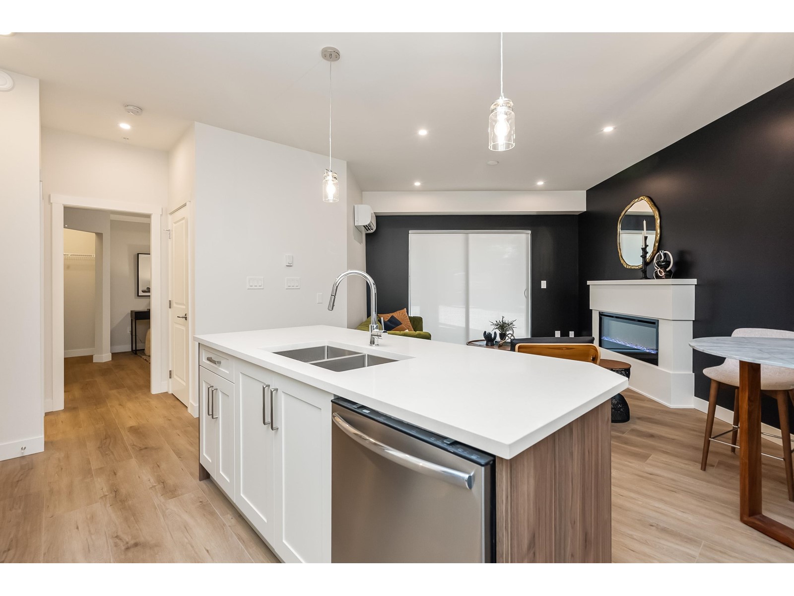 203 8497 Young Road, Chilliwack Proper South, Chilliwack, British Columbia  V2P 4P2 - Photo 3 - R2985393