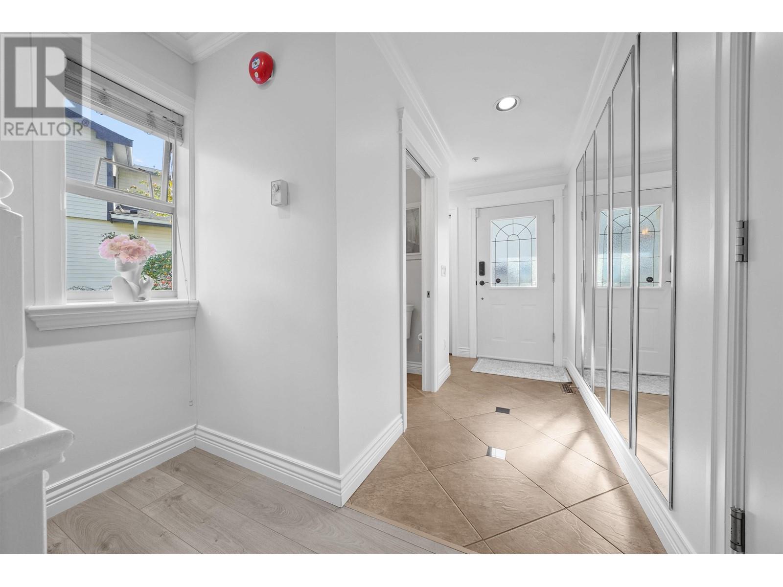 18 1560 Prince Street, Port Moody, British Columbia  V3H 3W8 - Photo 4 - R2985369