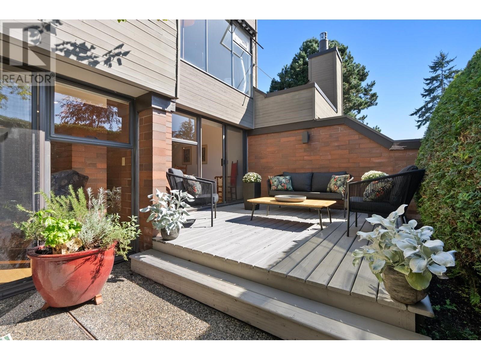 328 Wethersfield Drive, Vancouver, British Columbia  V5X 4N1 - Photo 11 - R2985519
