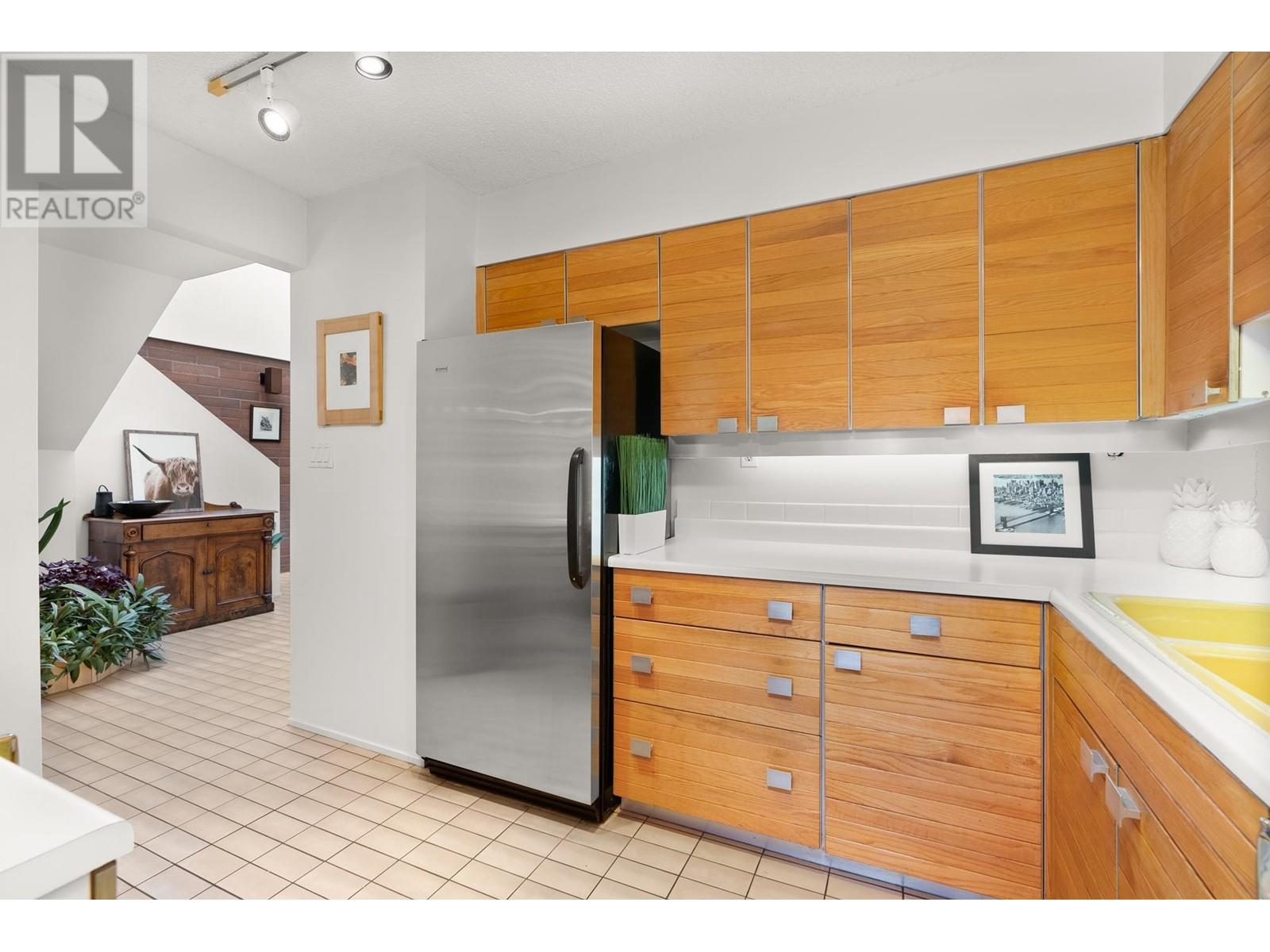 328 Wethersfield Drive, Vancouver, British Columbia  V5X 4N1 - Photo 7 - R2985519
