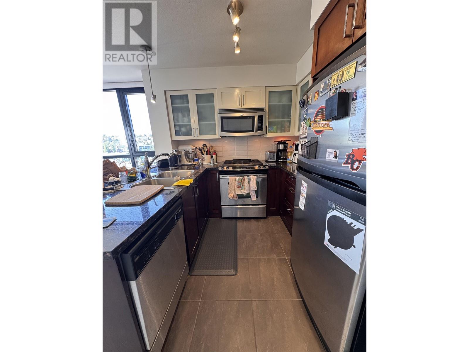 1107 1 Renaissance Square, New Westminster, British Columbia  V3M 0B6 - Photo 6 - R2985553