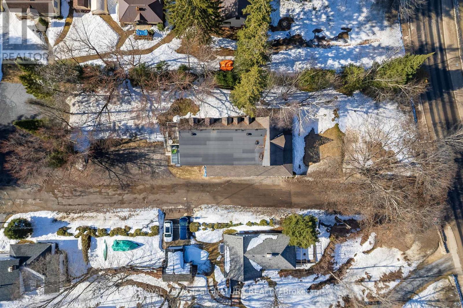 16 Gore Street, Huntsville, Ontario  P0B 1L0 - Photo 22 - X12036332