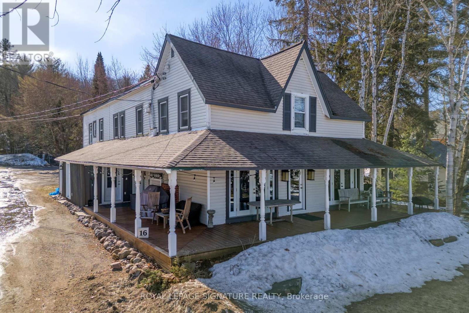 16 Gore Street, Huntsville, Ontario  P0B 1L0 - Photo 3 - X12036332
