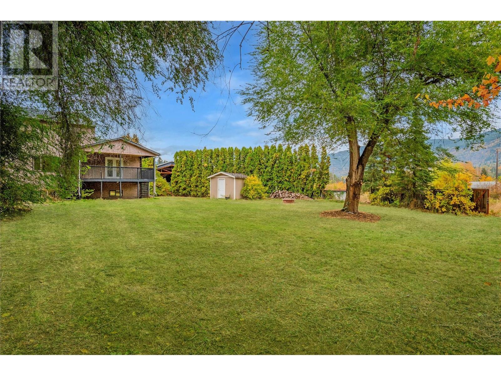 Property at 402 BERESFORD Crescent image 3