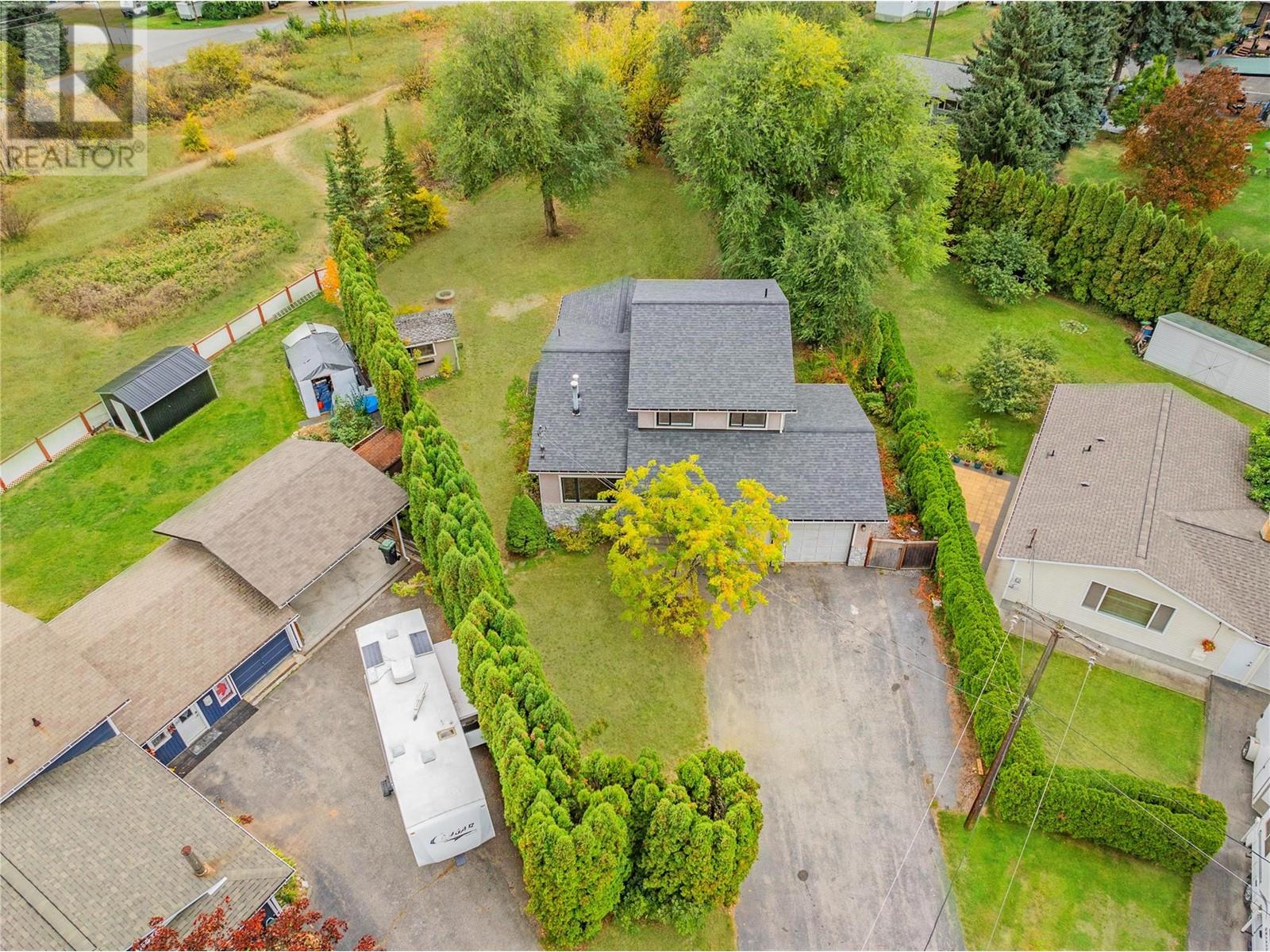Property at 402 BERESFORD Crescent image 4