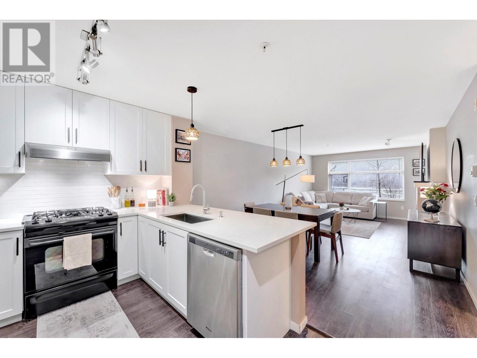 302 300 Klahanie Drive, Port Moody, British Columbia  V3H 5K8 - Photo 4 - R2985457