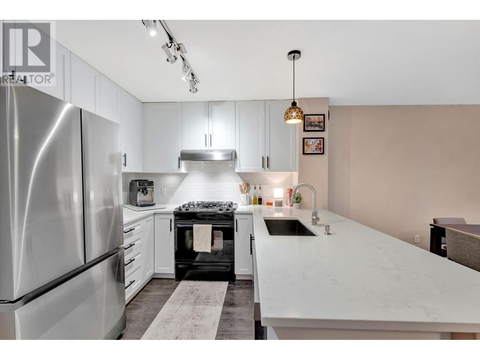 302 300 Klahanie Drive, Port Moody, British Columbia  V3H 5K8 - Photo 5 - R2985457