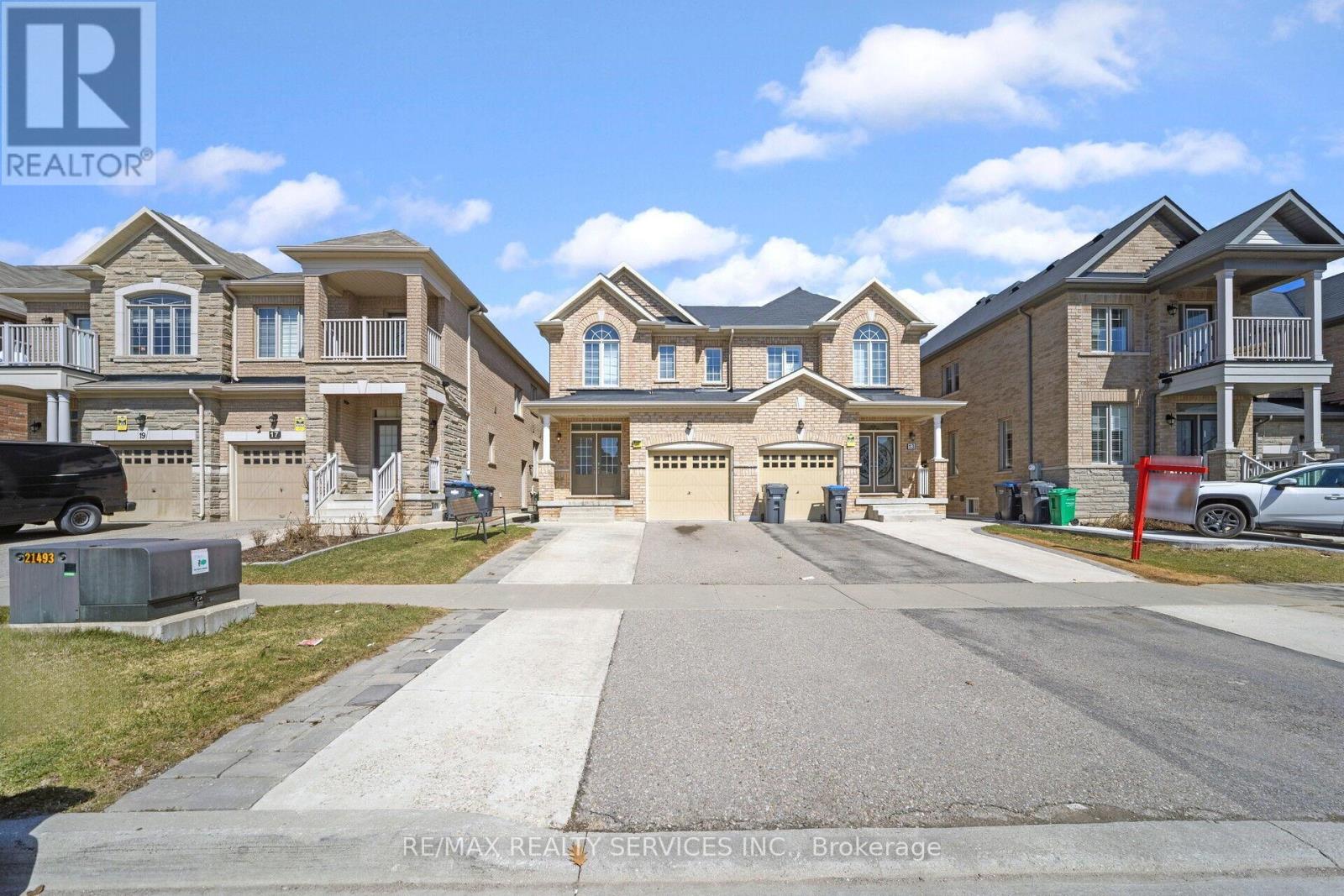15 Ebury Drive, Brampton, Ontario  L6X 0E6 - Photo 1 - W12058132
