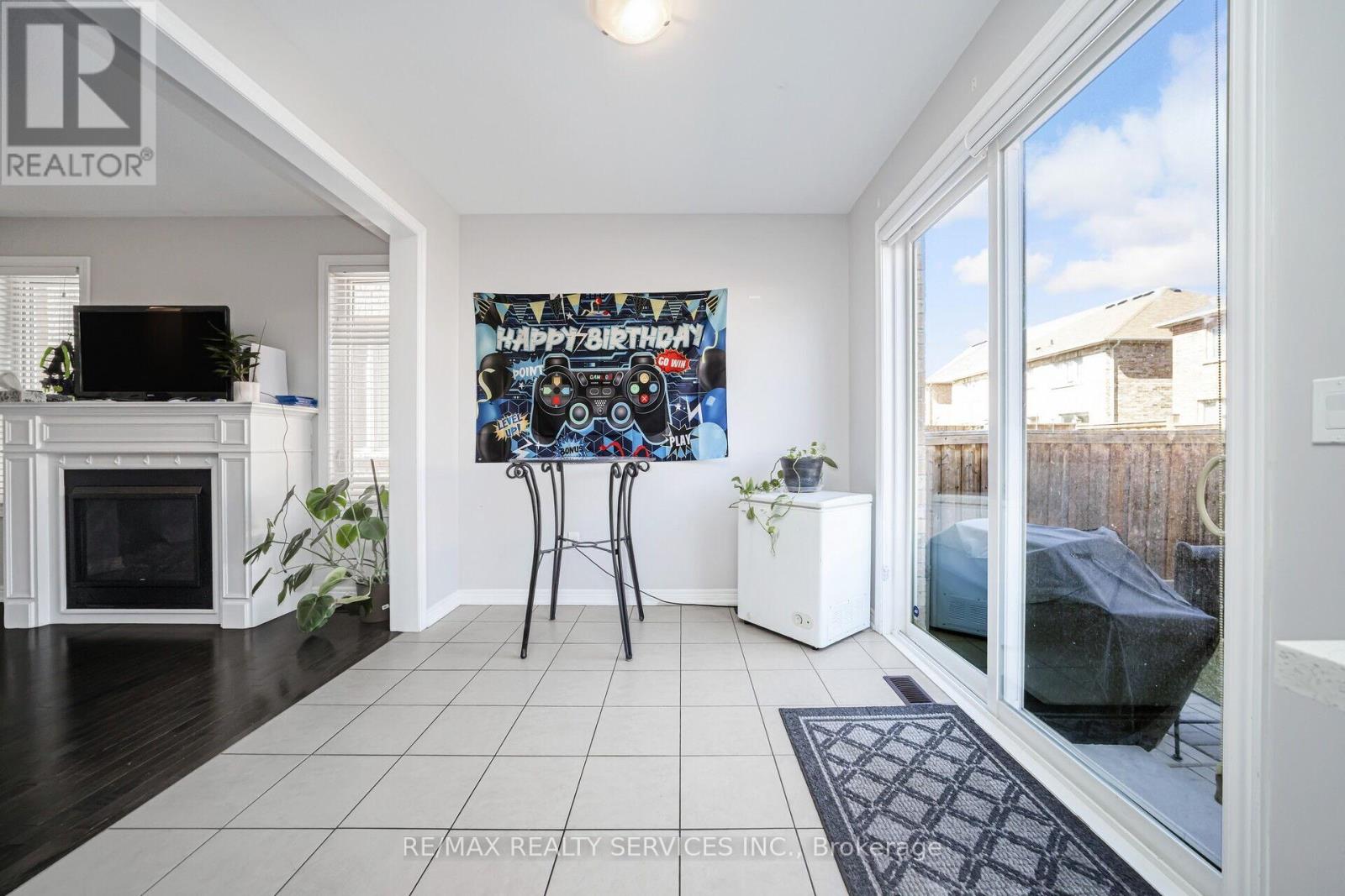 15 Ebury Drive, Brampton, Ontario  L6X 0E6 - Photo 11 - W12058132
