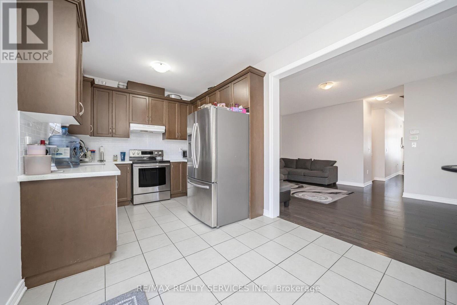 15 Ebury Drive, Brampton, Ontario  L6X 0E6 - Photo 12 - W12058132