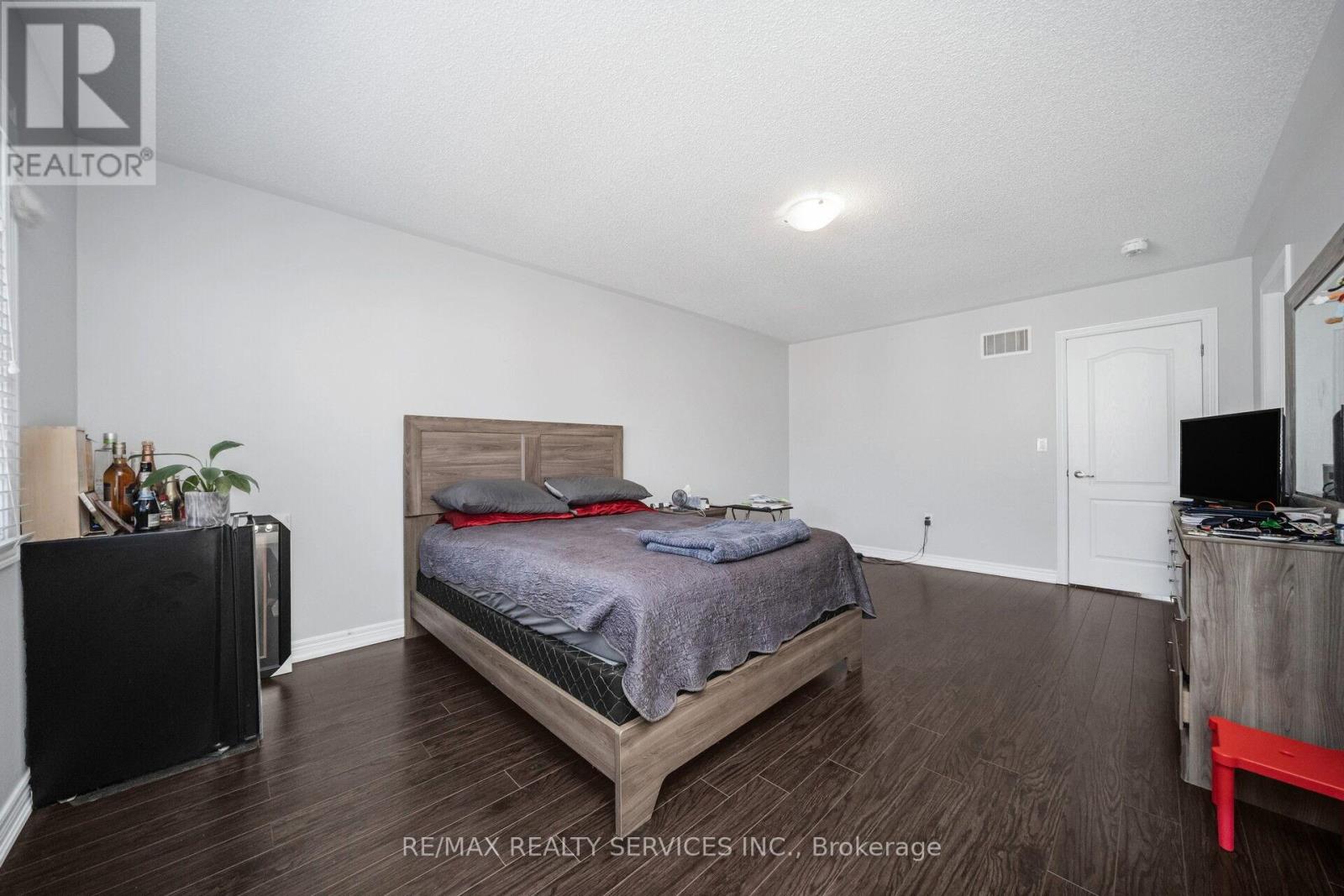 15 Ebury Drive, Brampton, Ontario  L6X 0E6 - Photo 18 - W12058132