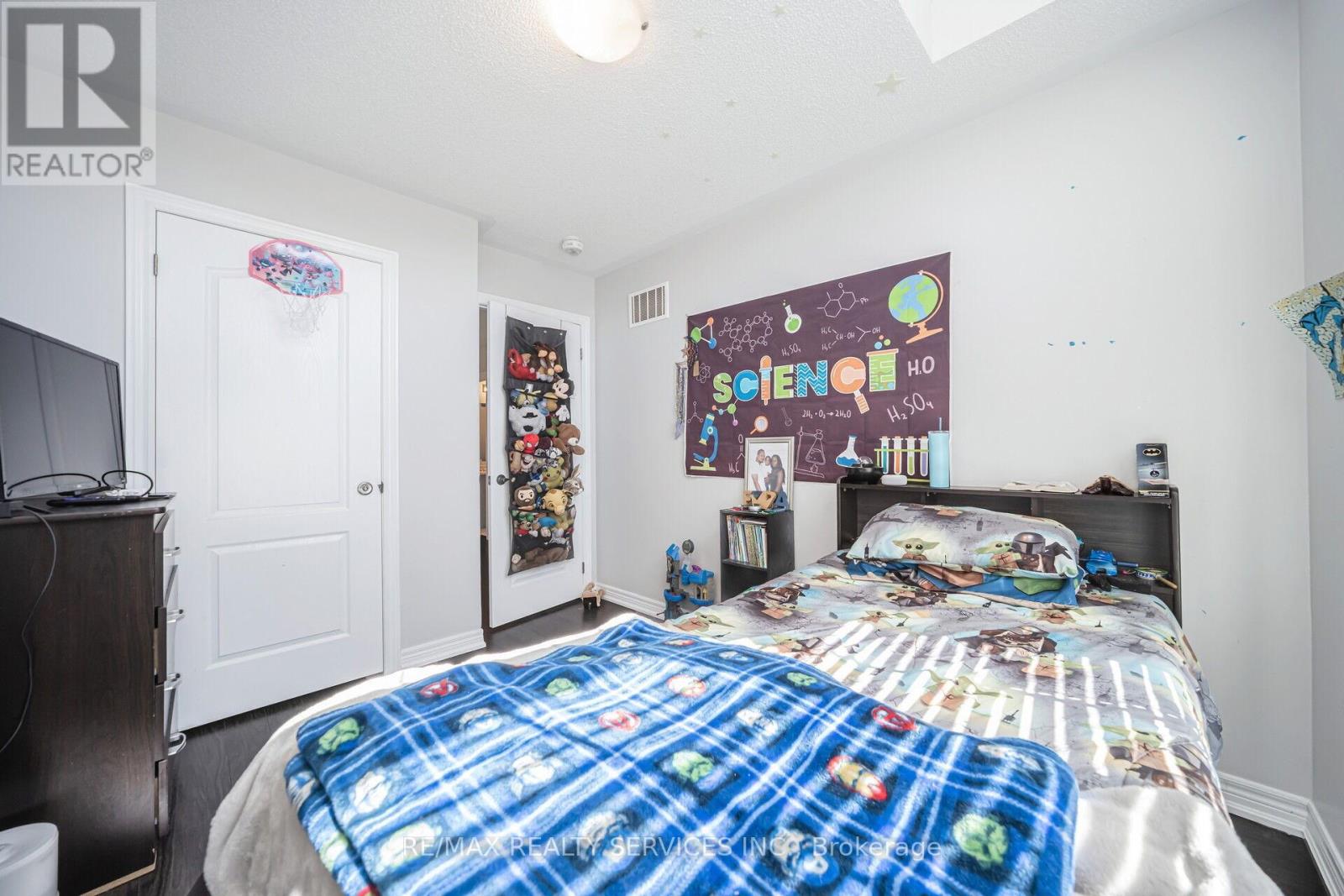 15 Ebury Drive, Brampton, Ontario  L6X 0E6 - Photo 22 - W12058132