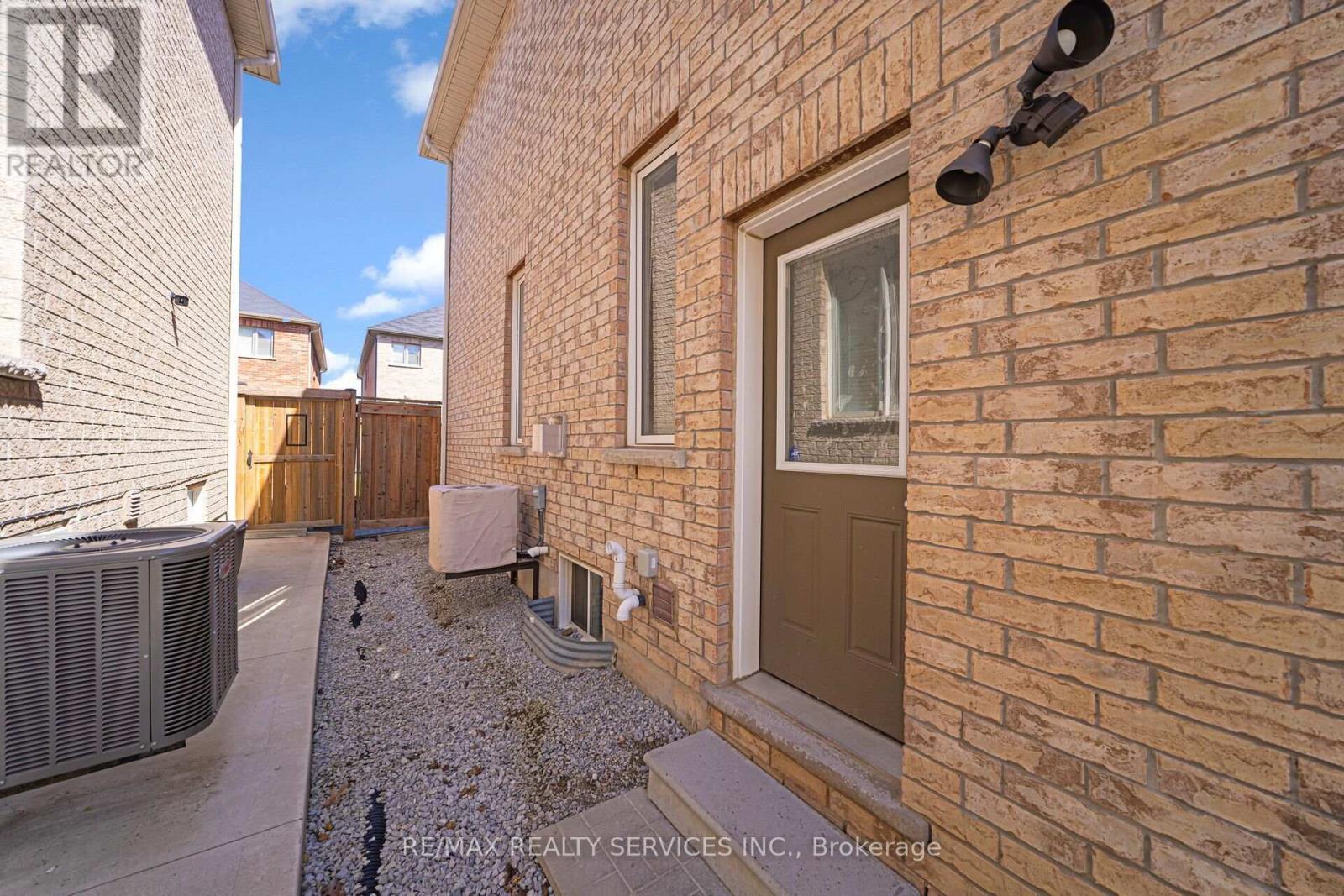 15 Ebury Drive, Brampton, Ontario  L6X 0E6 - Photo 49 - W12058132