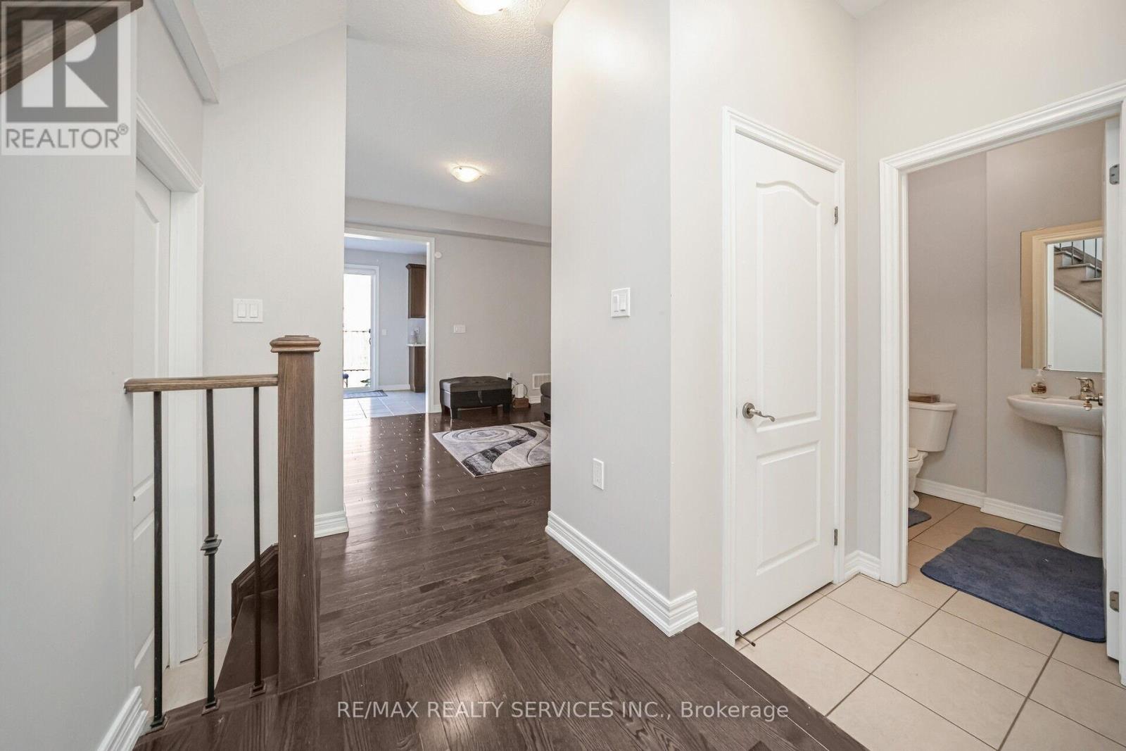 15 Ebury Drive, Brampton, Ontario  L6X 0E6 - Photo 5 - W12058132