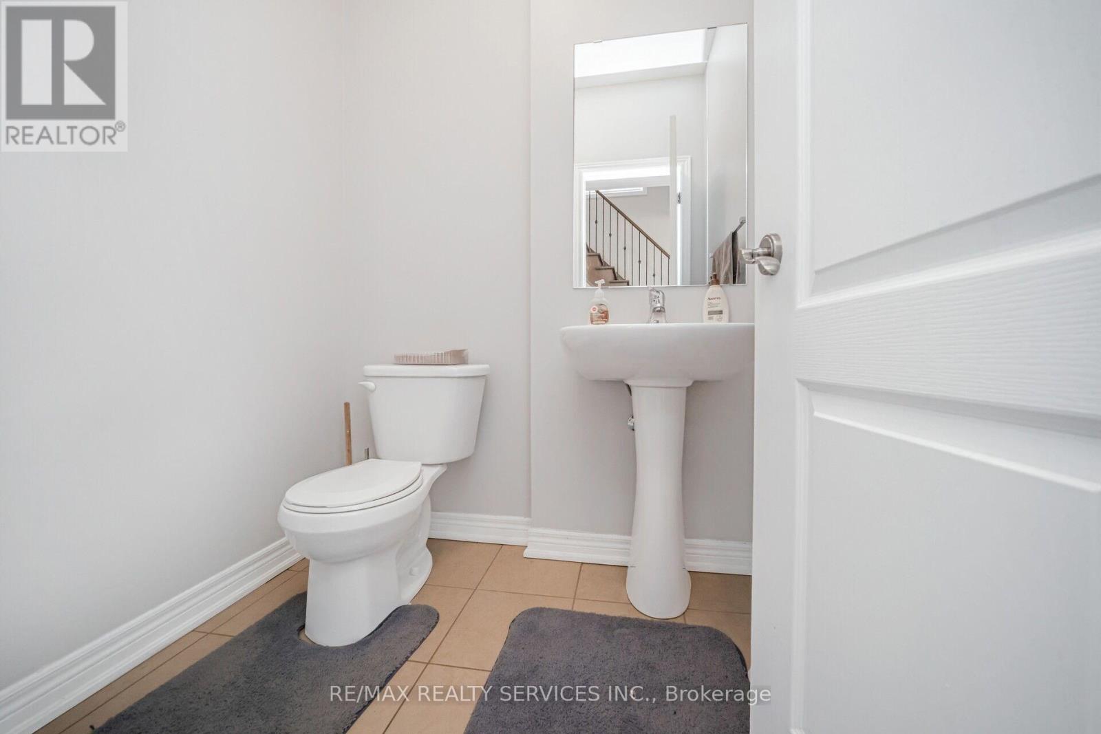 15 Ebury Drive, Brampton, Ontario  L6X 0E6 - Photo 6 - W12058132
