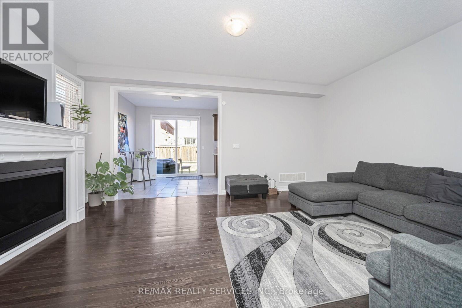 15 Ebury Drive, Brampton, Ontario  L6X 0E6 - Photo 7 - W12058132