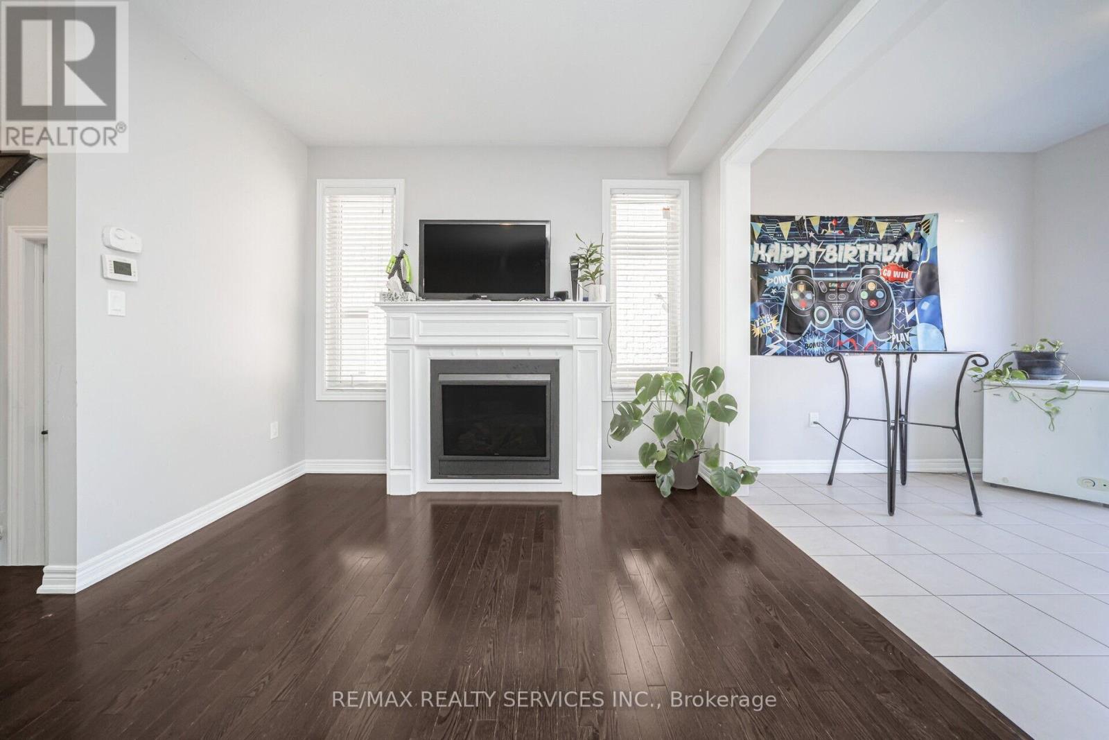 15 Ebury Drive, Brampton, Ontario  L6X 0E6 - Photo 8 - W12058132