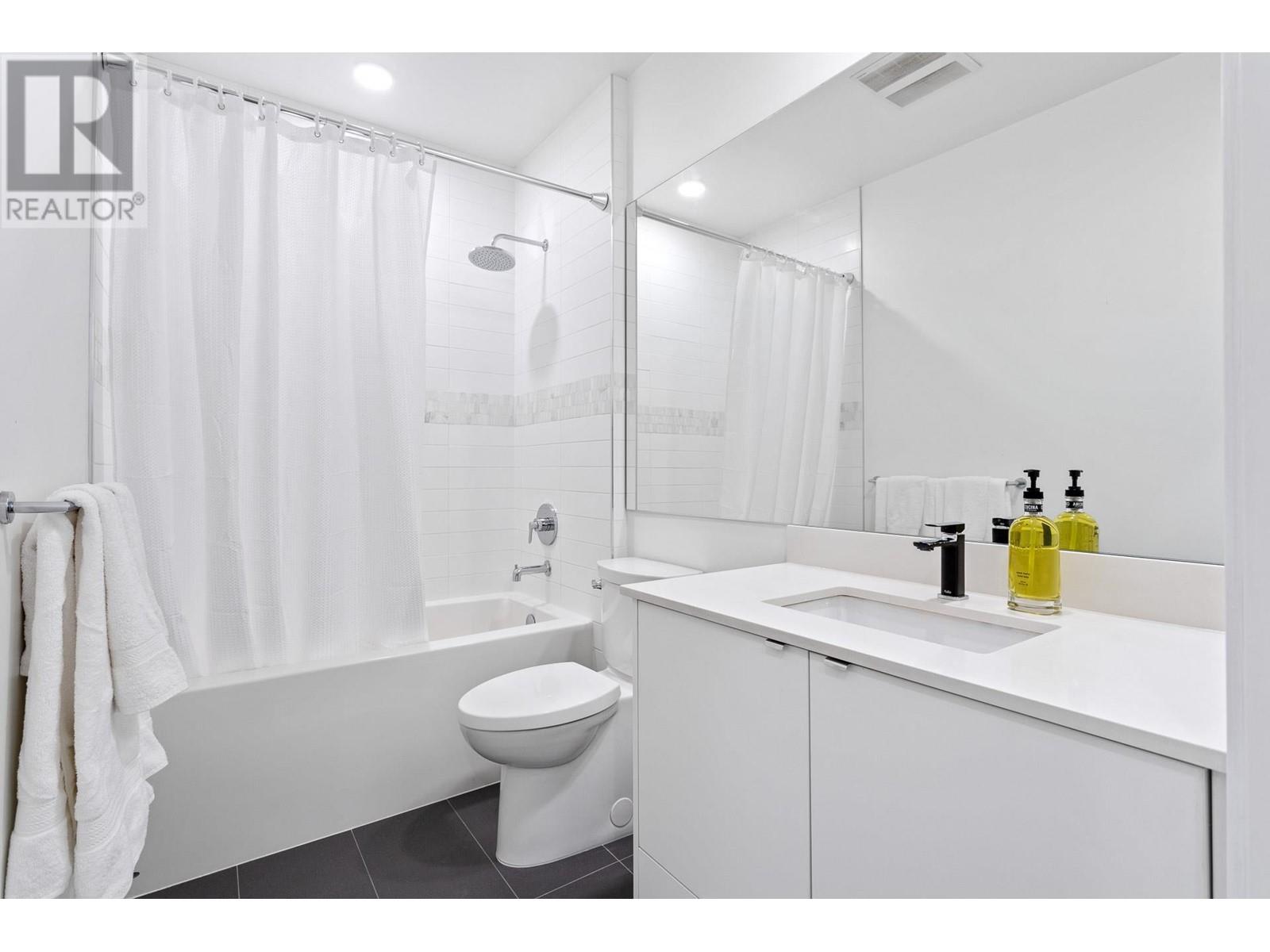 108 2345 Rindall Avenue, Port Coquitlam, British Columbia  V3C 1V3 - Photo 15 - R2985565